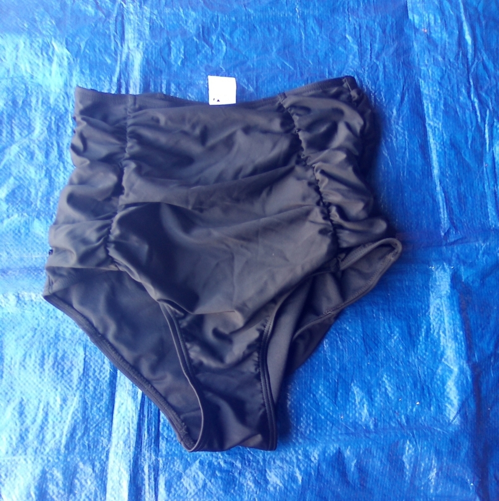 COCOSHIP Black Ruched Swim Bottom
